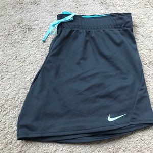 Nike Women Dri Fit shorts L, EUC
